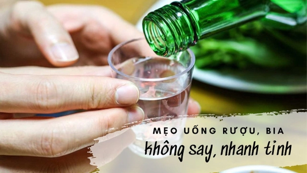 Uống rượu hay khát nước? 5 mẹo để giữ nước trong khi uống rượu