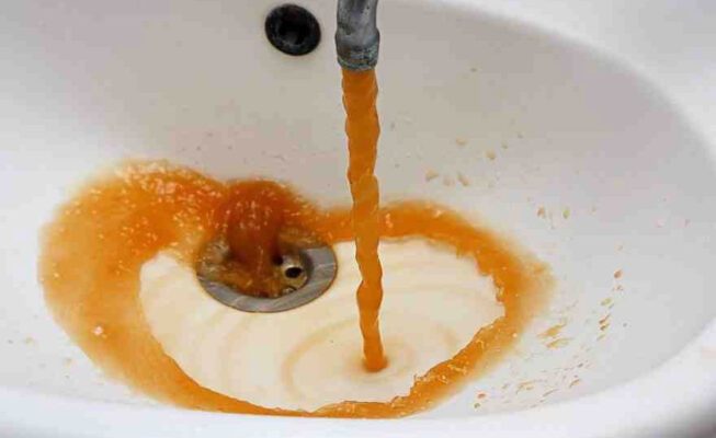 Nước bị nhiễm sắt: Nguyên nhân, tác hại và cách xử lý